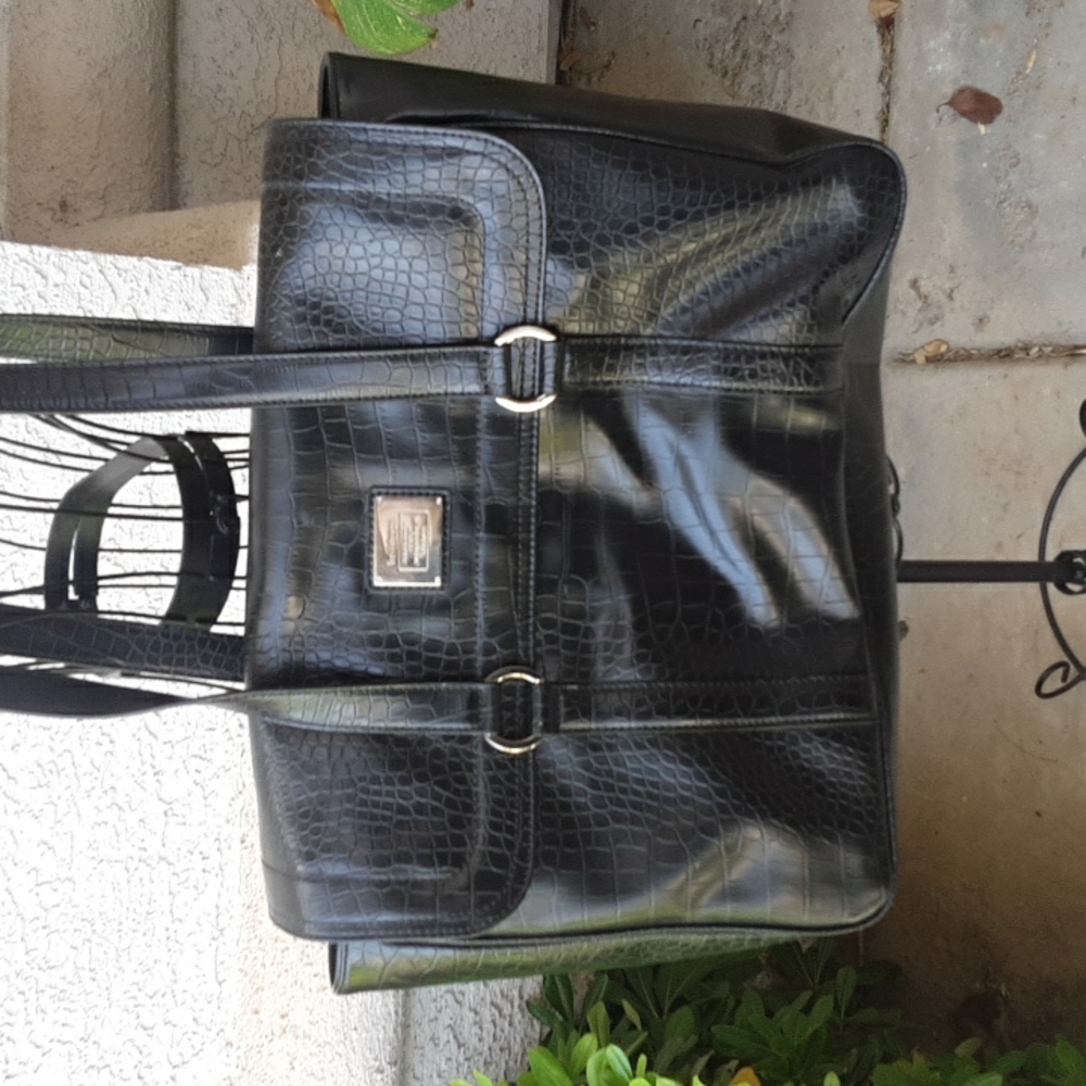 Liz Claiborne Faux Alligator Laptop computer  Bag Black